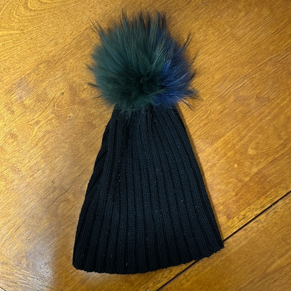 Blue and green fur pop black winter hat